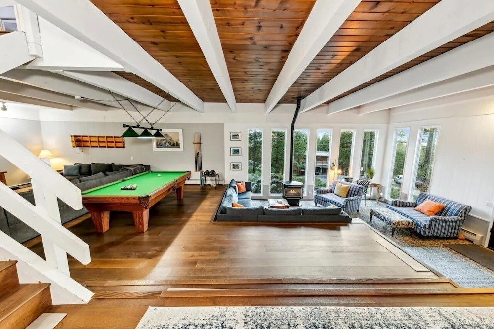 3748 Terrace Drive 5 Bedroom Home