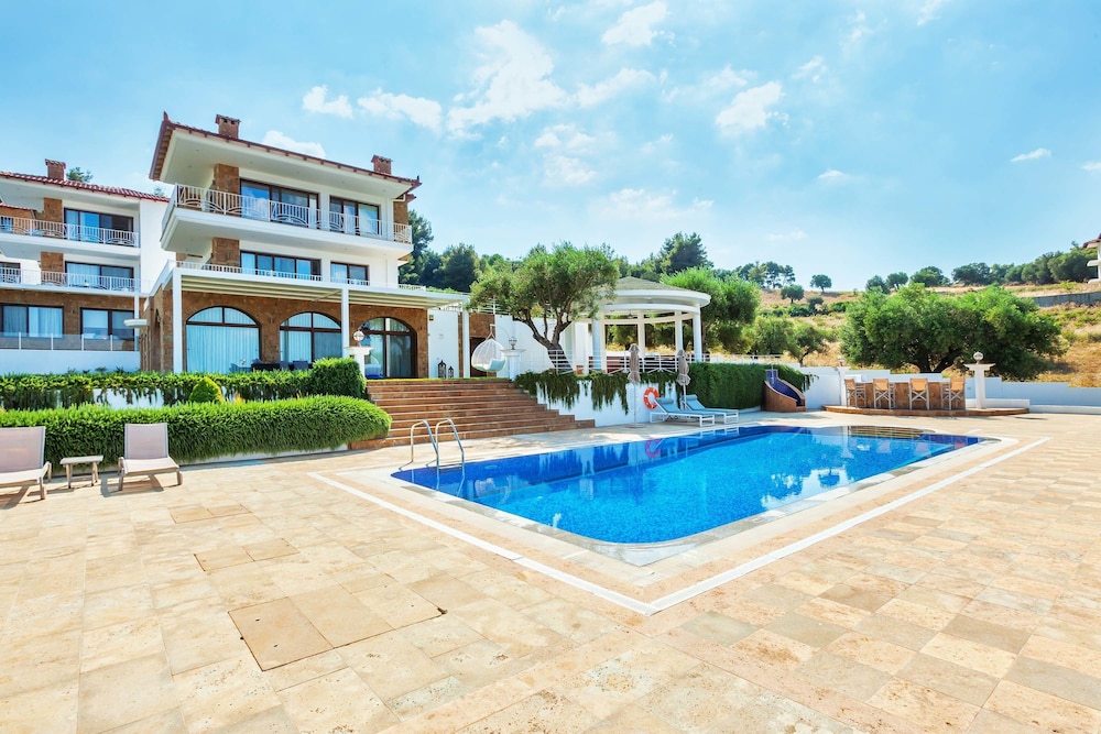 Villa D'Oro - Luxury Villas & Suites