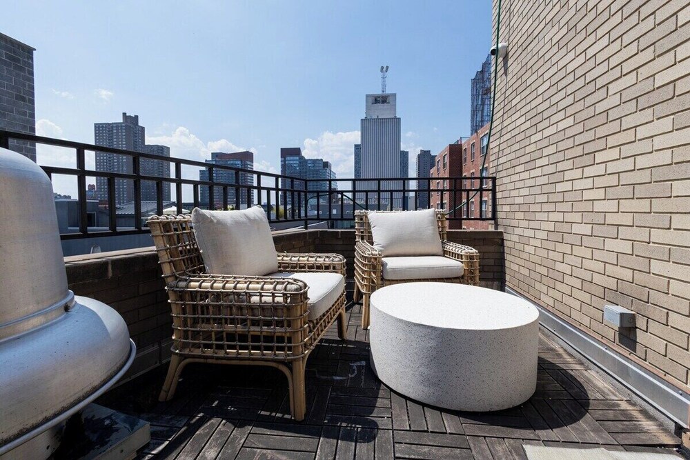 809 Midtown Apartments