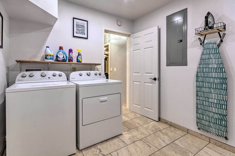 Scranton Vacations - Lakefront Hideaway in Scranton: Spacious Deck - Property Image 31