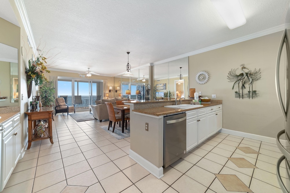 Regency Isle 710