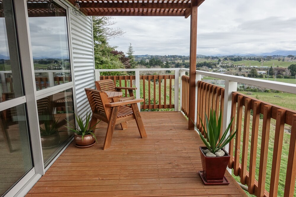 Tasman Hill Lodge - Adult Only