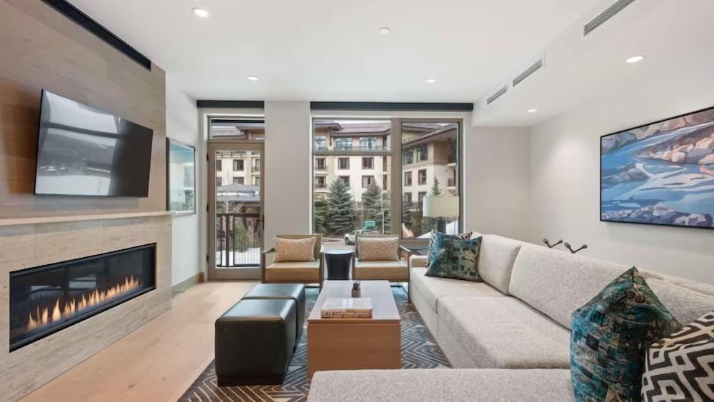 Contemporary 2 Bedroom Luxury Ski In, Ski Out Residence in Snowmass Base Village