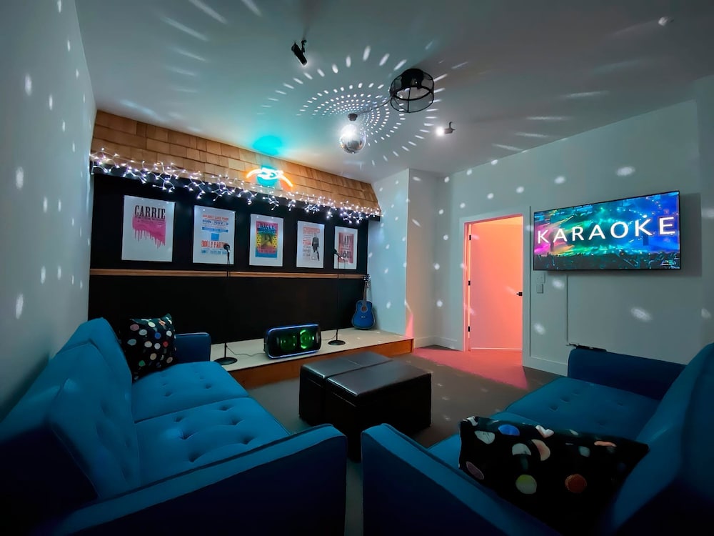 Rooftop DT City Views - Bluebird Karaoke - 14 Beds