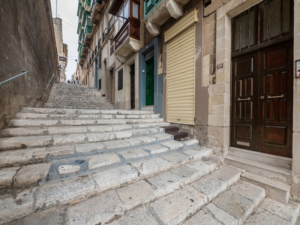Valletta Holiday Old Theatre Lane