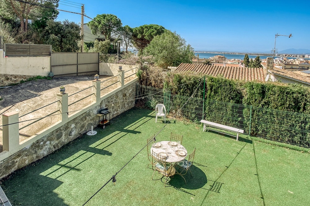 House in Roses With Pool Near La Punta Beach