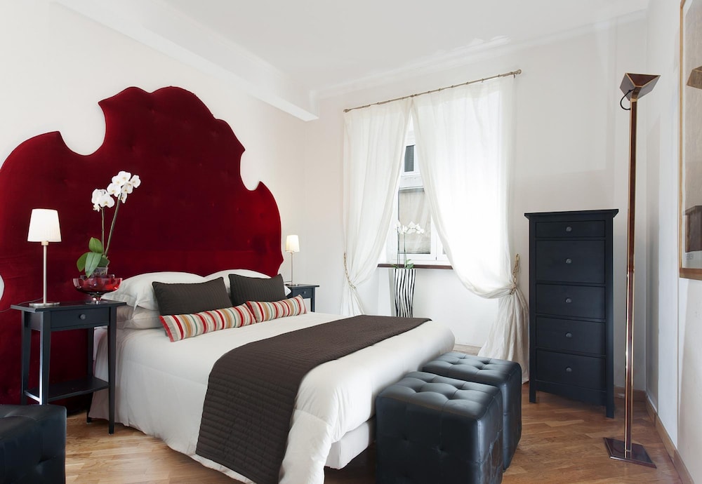 Corso in Roma With 3 Bedrooms and 3 Bathrooms