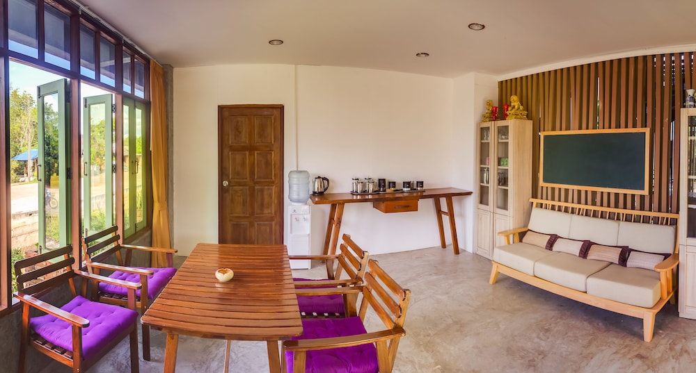 Tonmai Suites