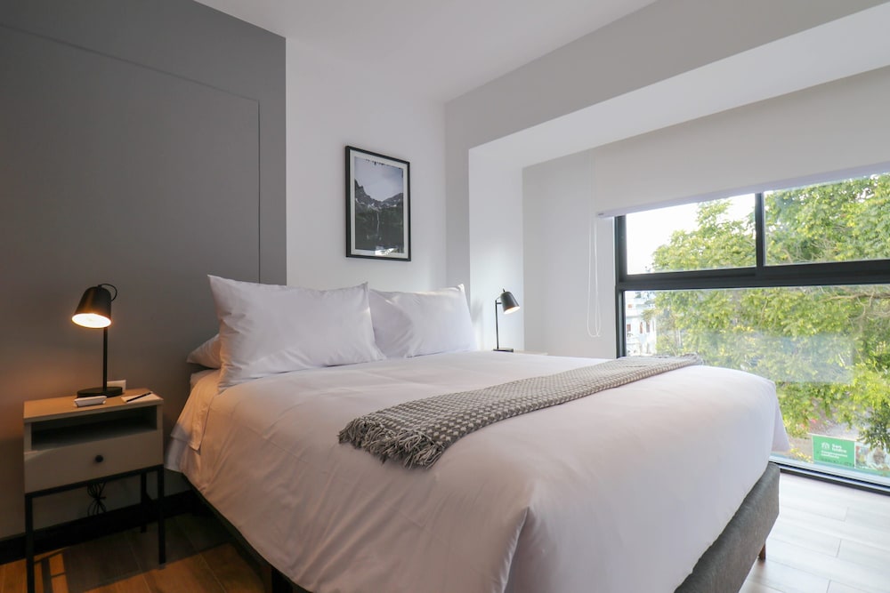 w Marvelous 1BR w Balcony in San Isidro