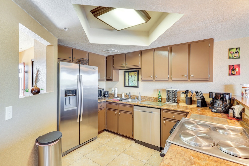 London Bridge Views: Havasu Condo on Golf Course