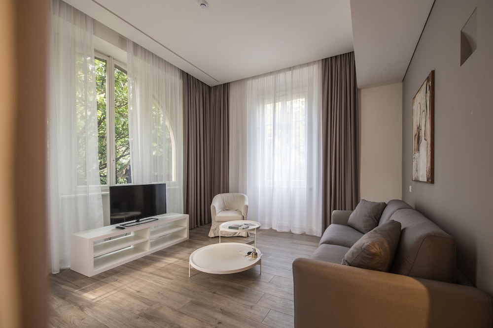 Villa Liberty - Lake Como Rooms & SPA