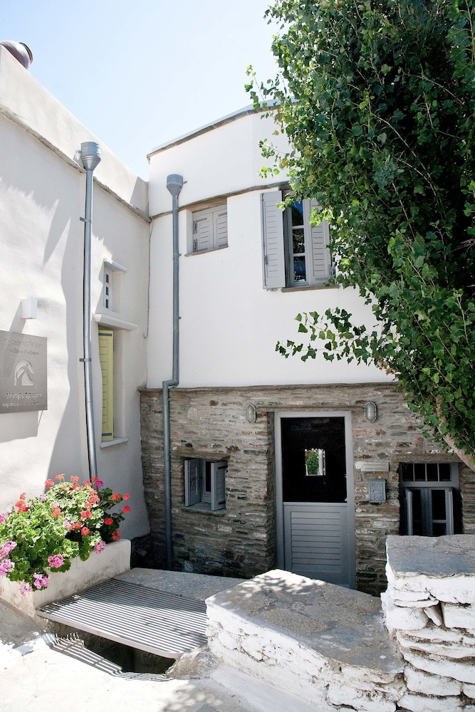 Crossroads Inn