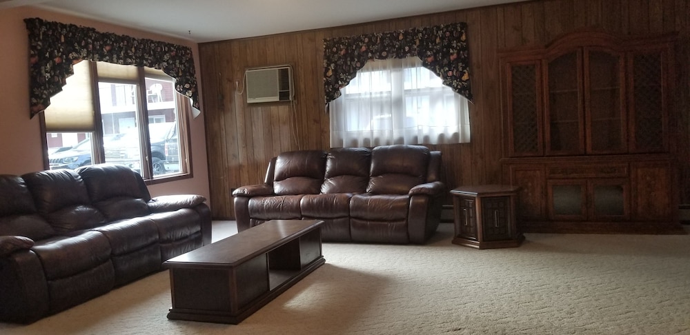Red Ranch Motel