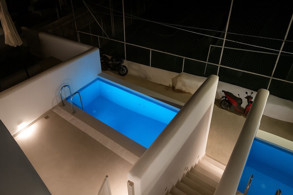 SantoNight Luxury Villas