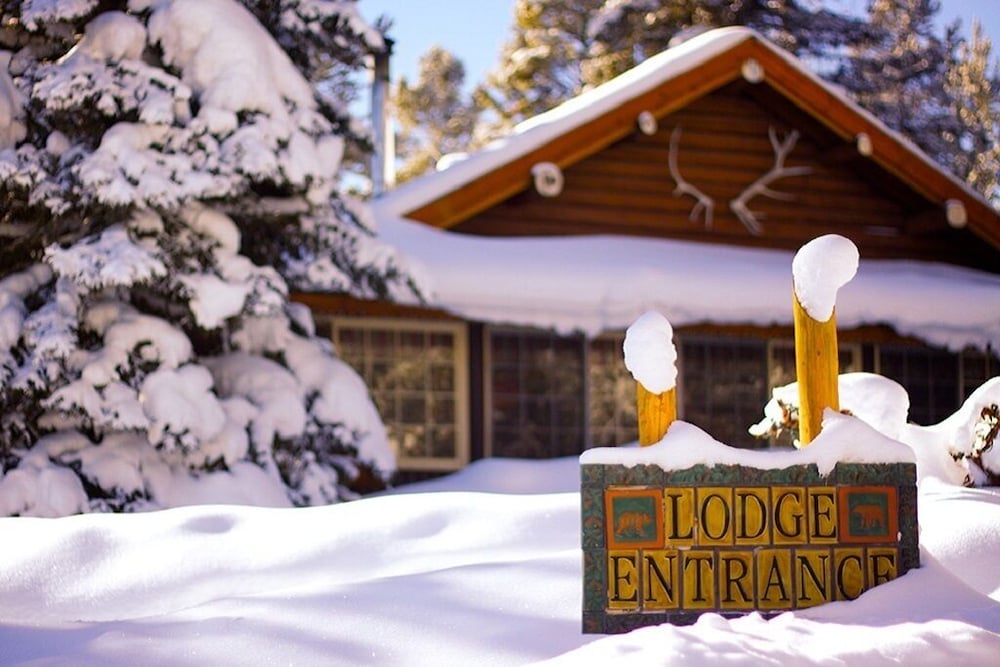 Storm Mountain Lodge Cabins & Dining