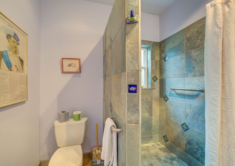 Ashland Vacations - Carlisle Garden Suites - Property Image 20