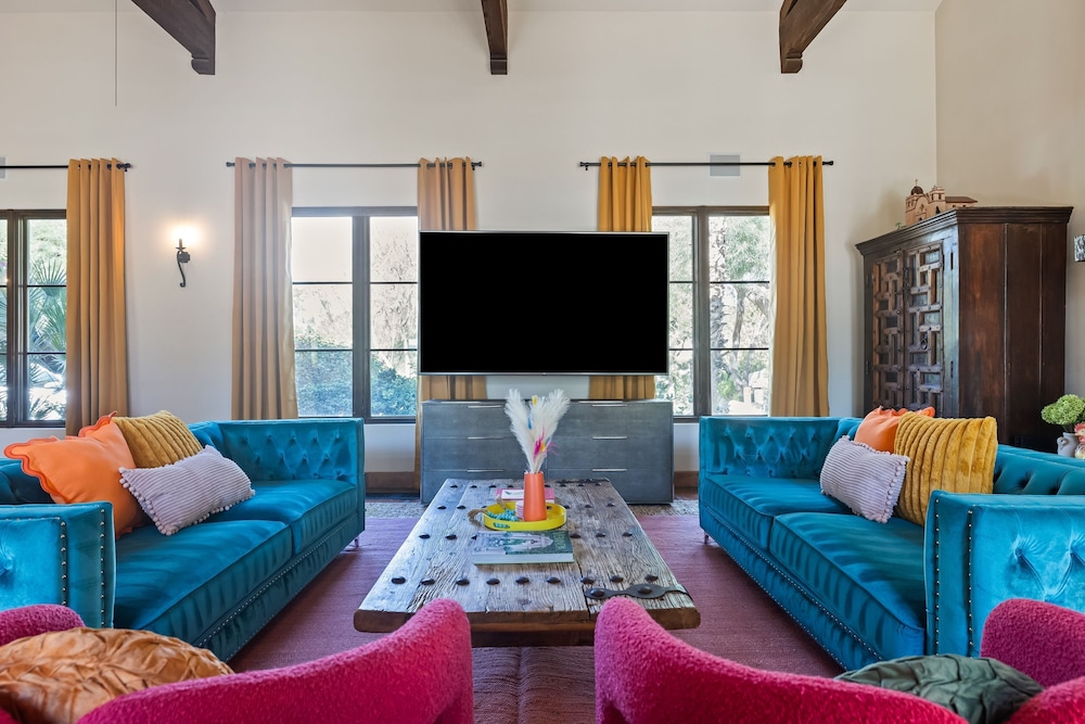 Villa del Gallo by Avantstay Luxury Group Retreat Pool Putting Green