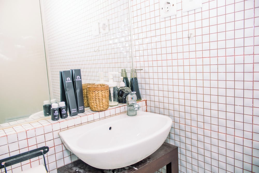 Cozy And Comfort 1Br With Walk In Closet At Pakubuwono Terrace Apartment