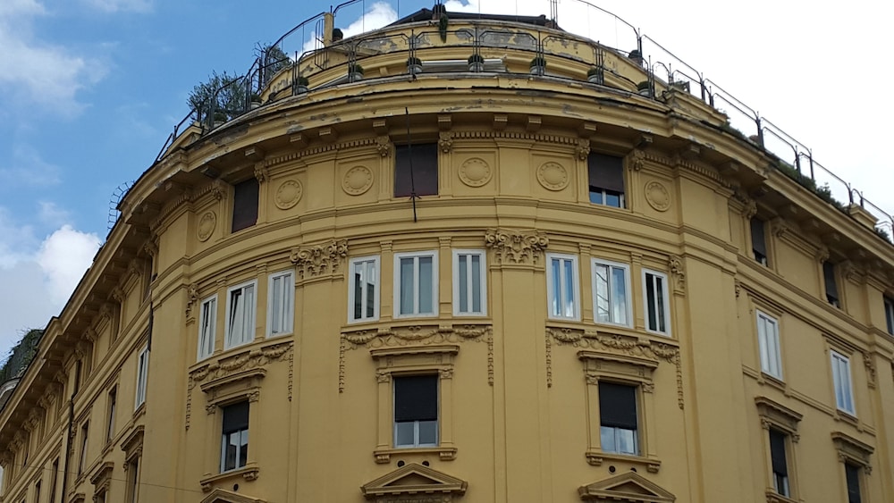 Rome King Suite