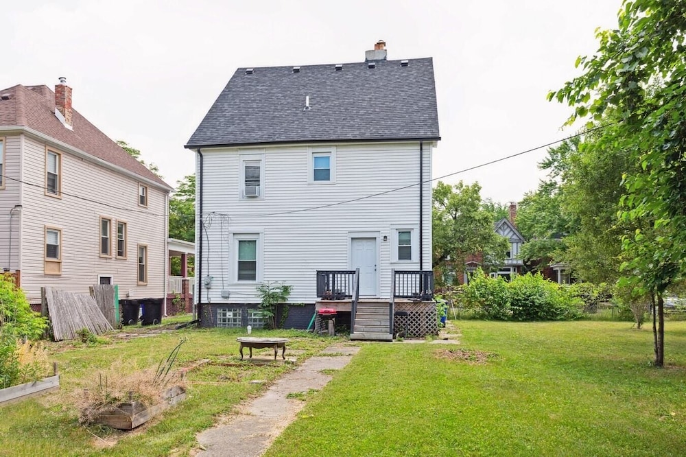 8 Guests, 4Bd Vacation Home Art Gallery, Detroit