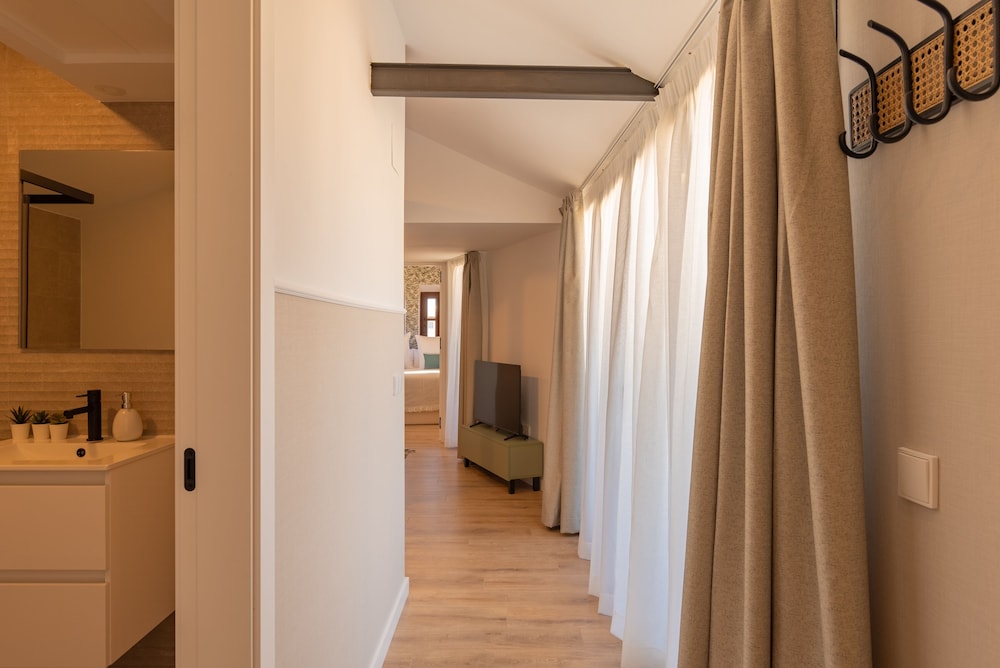 Feelathome Atarazanas Apartments 48