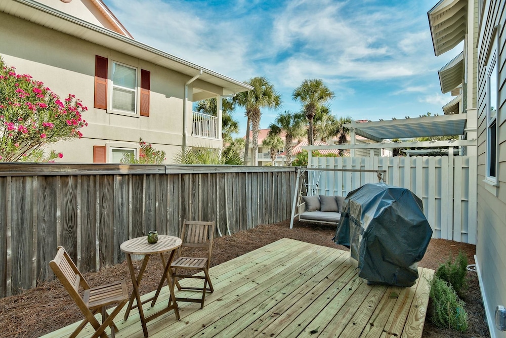 Camino de la Playa 4 Bedroom Holiday Home by Five Star Properties