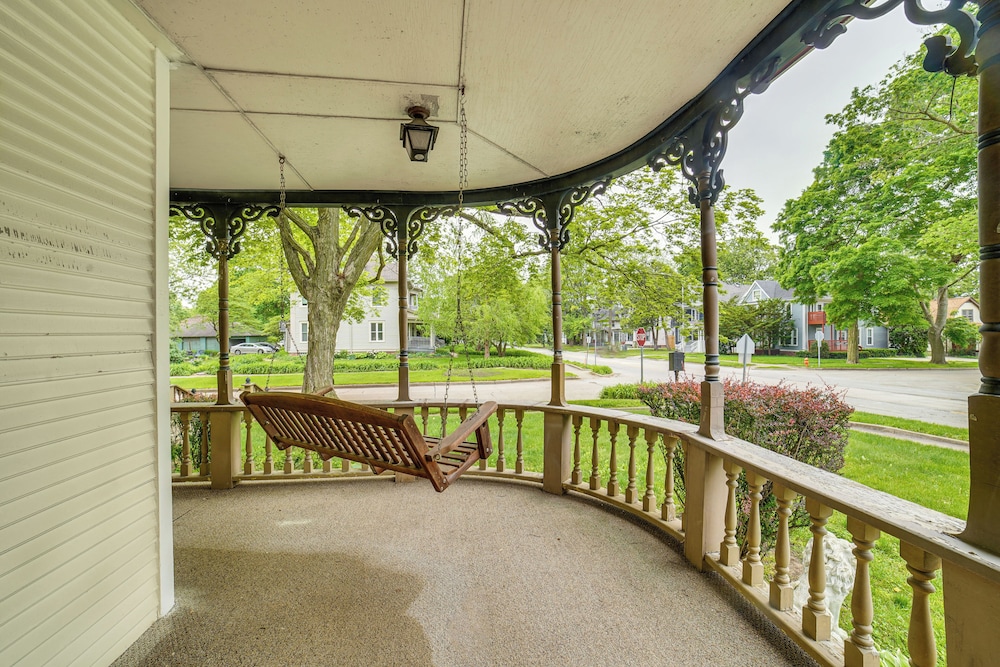 Charming Champaign Victorian w/ Deck! view 3