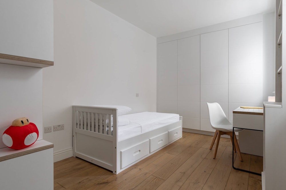 Priory Road III by Onefinestay