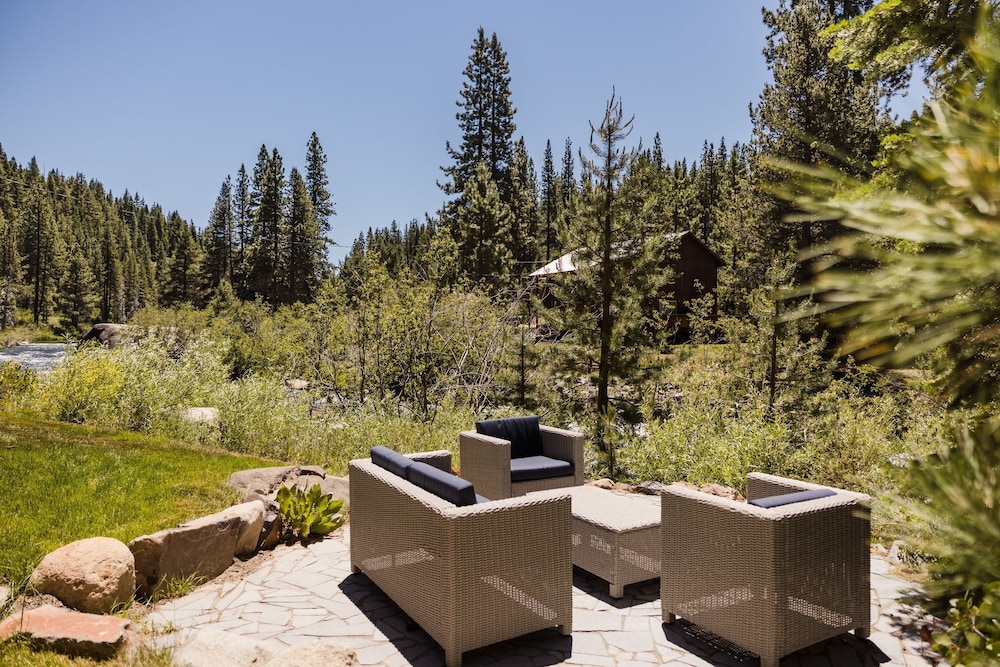 Hunter by Avantstay Riverfront Cabin w Prvt Cottage 5mins From Palisades