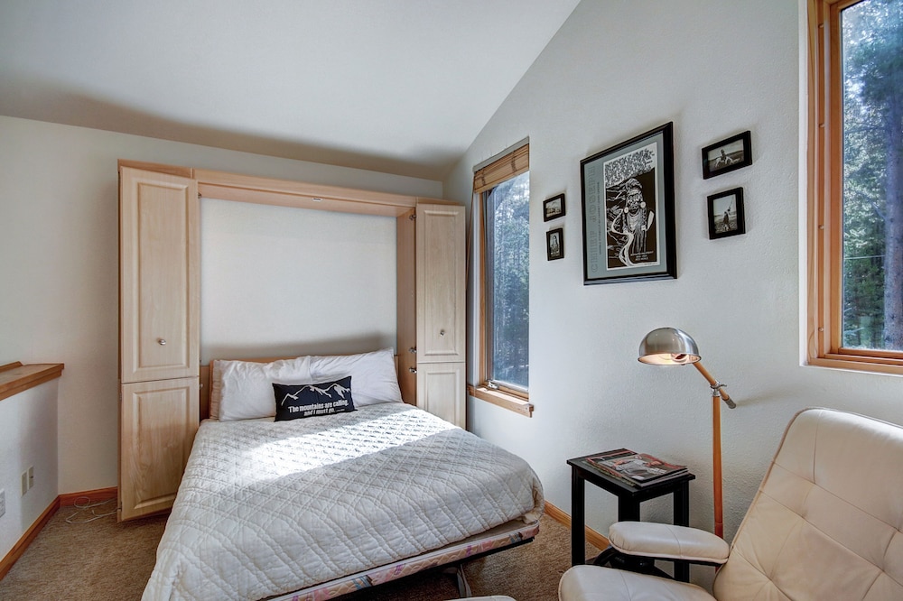 Timber Heights Lodge 3 Bedroom Home by RedAwning