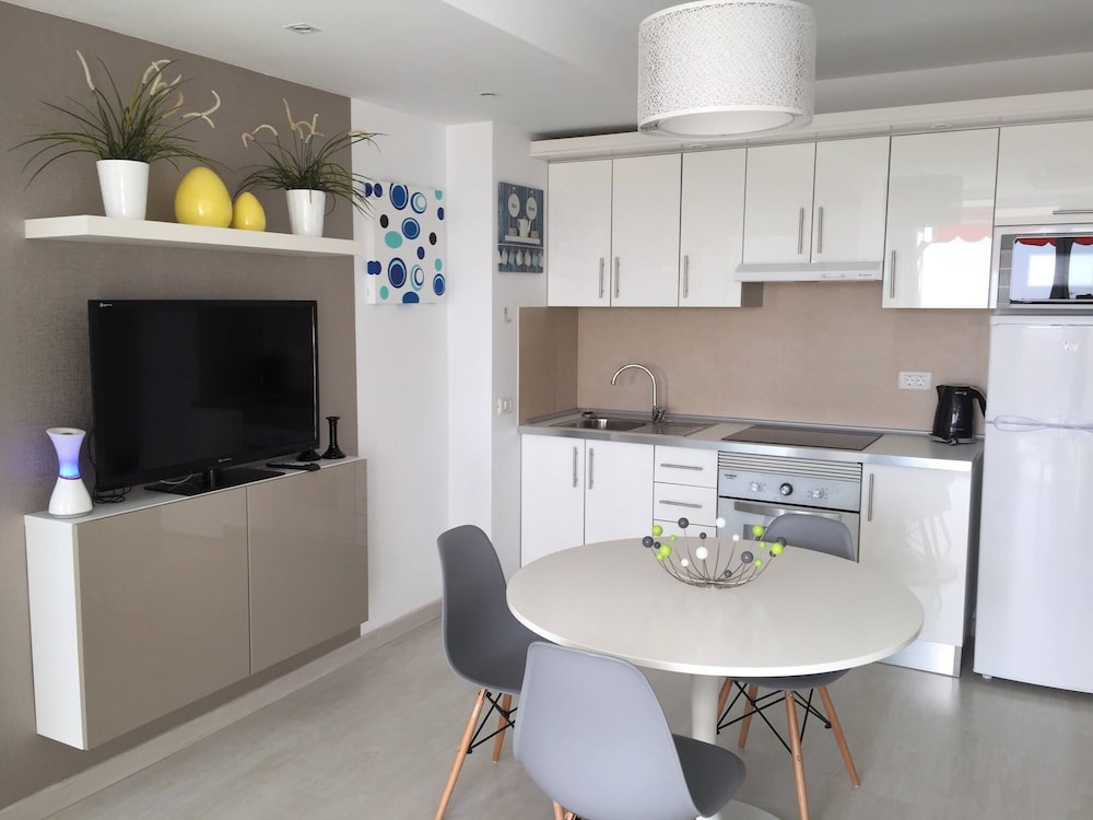 Delicious Los Cristianos,achacay,2bdr & 2bathr Beach Close Wifi Free