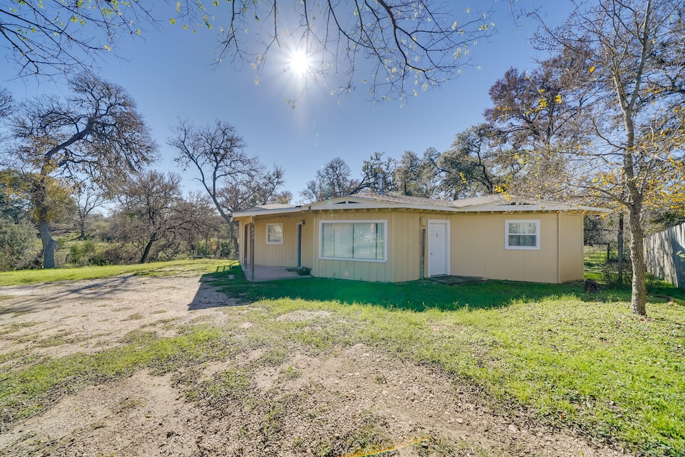 Cozy Bandera Cottage w/ Medina River Access! view 3
