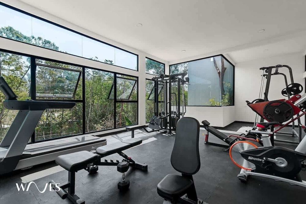 Spacious Loft W/garden View Pool + Jacuzzi GYM