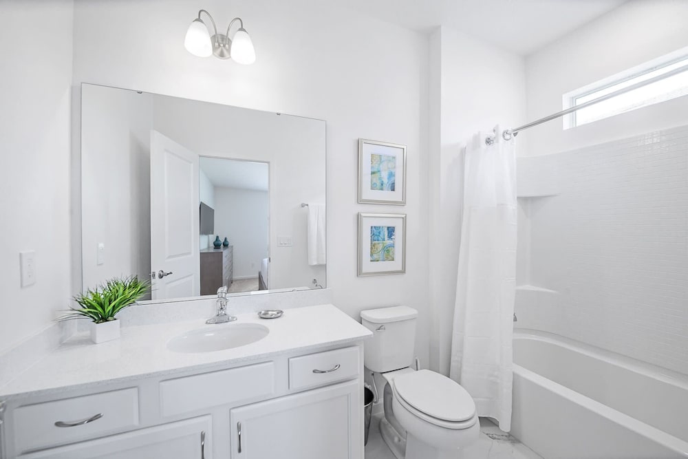 Upstay Luxury Resort Home w Pool & Patiosleeps 26