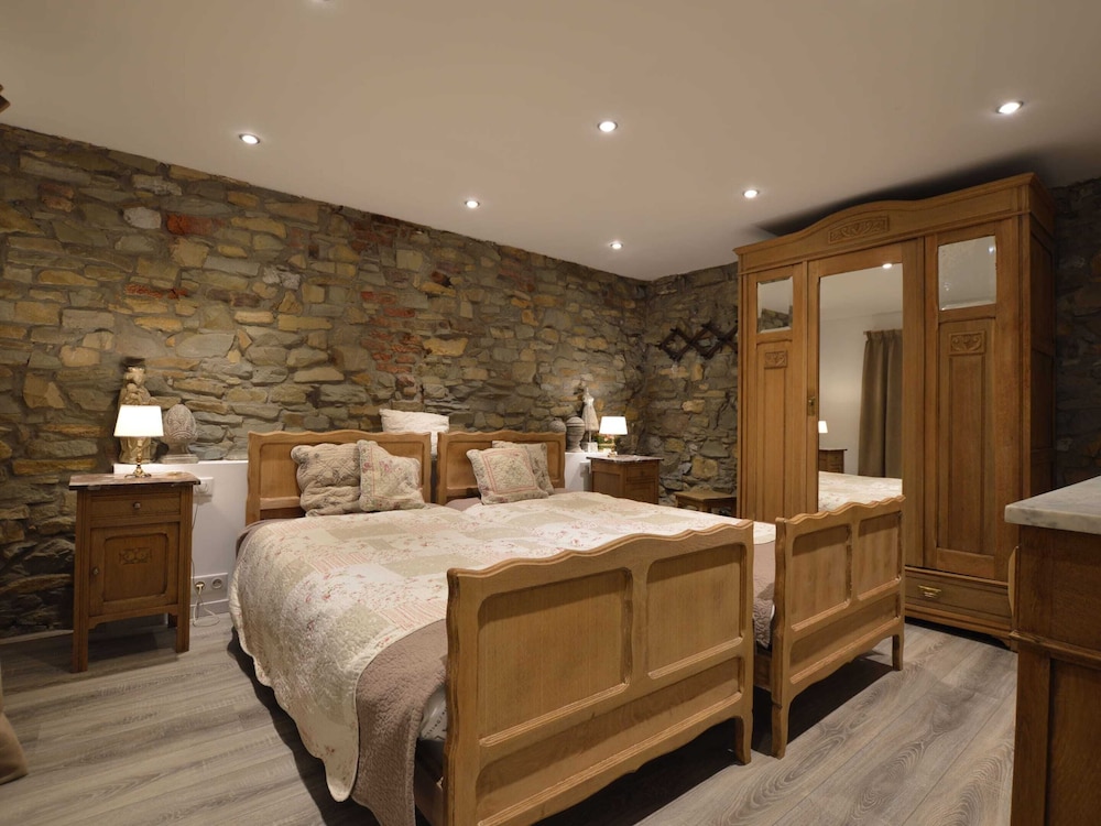 Stylish Stay Near Forest