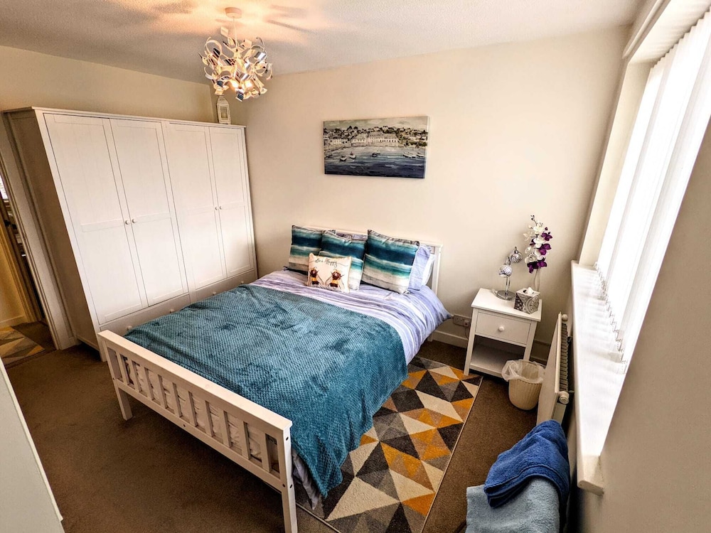Beautiful 2 Bedroom House in Quiet Location view 2