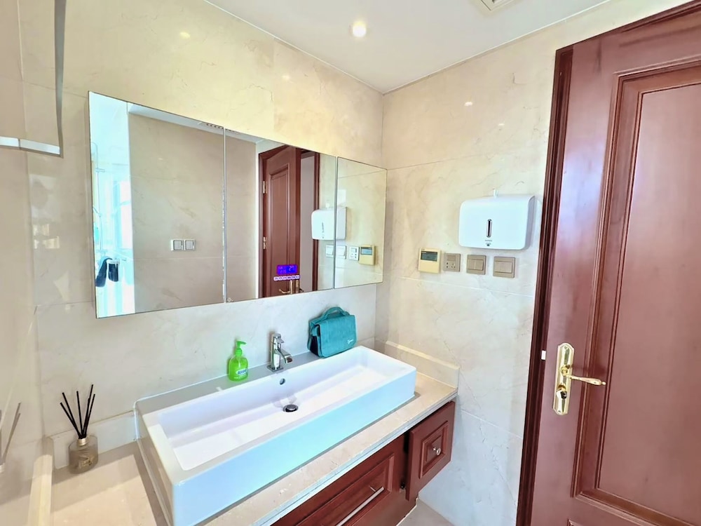 Tyms 3BR 2BA Apt Gubei High View Line10