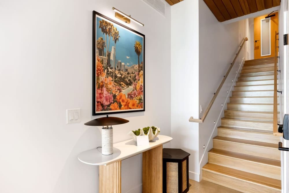 The Santa Monica Sunset - Beachfront Luxury
