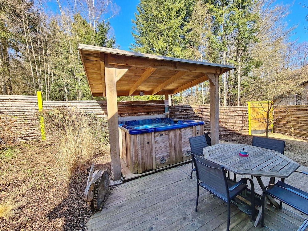 Chalet Near Durbuy With Garden & BBQ