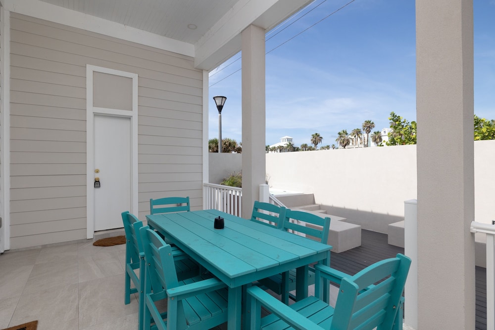 Nomad House At The Shores 3 Bedroom Home