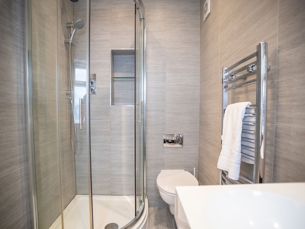 City View Three-bed Premier Apartment London