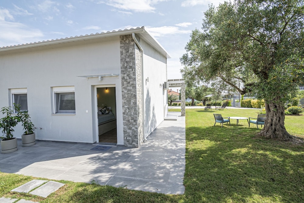 Topos Maisonette Left by Rentalspro