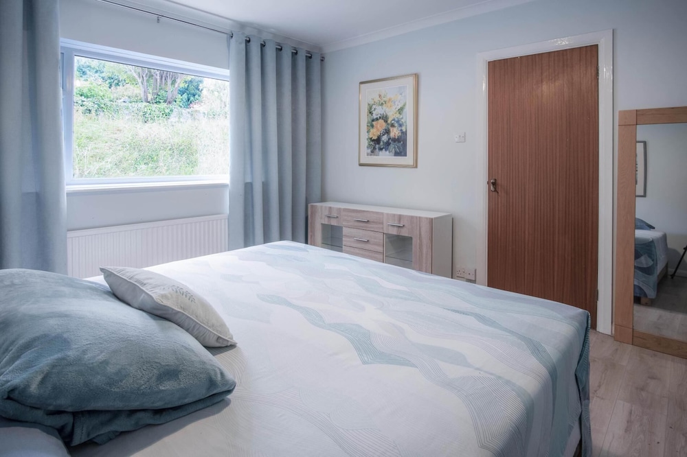 Longview - 4 Bedroom Holiday Home - Pembroke Dock