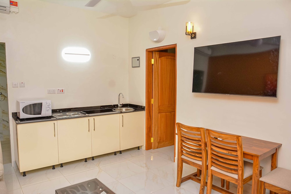 Best Western Jangwani Sea Breeze Hotel
