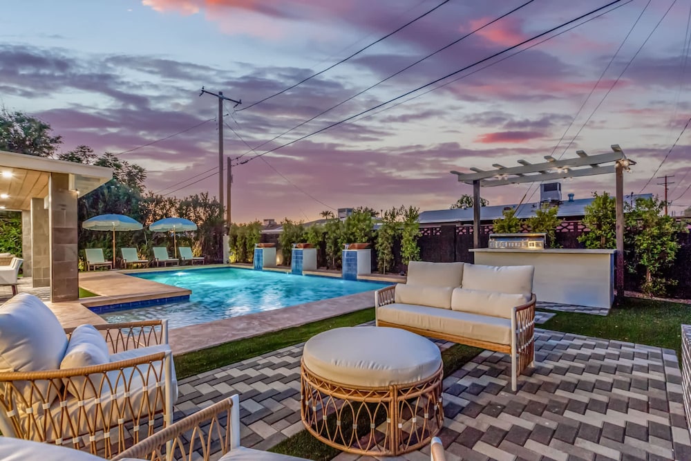 NEW The Kensington Custom Pool Al-fresco Living