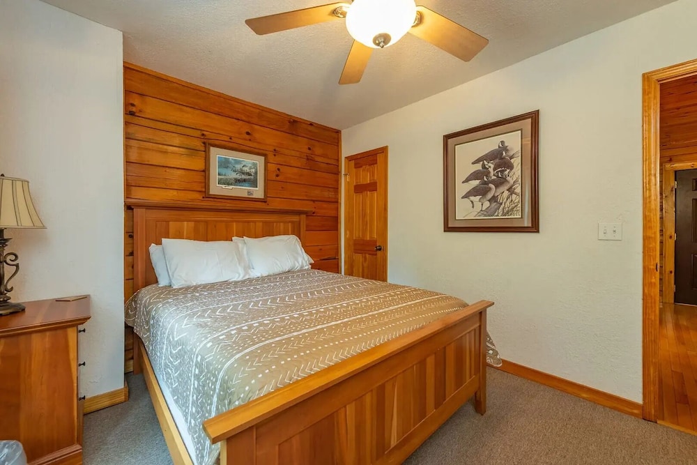 Engadine Inn  Cabins - Property Image 110