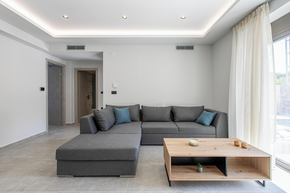 Neaira Apartments