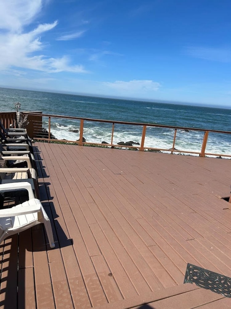 Ocean Front Cabin 16 Jacuzzi Incredible Views