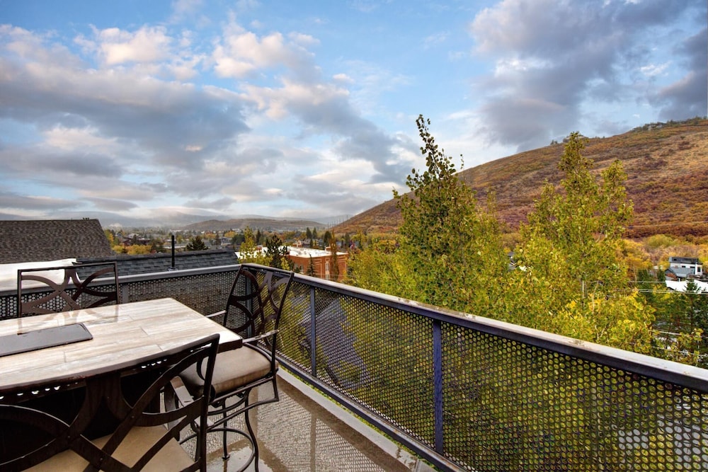 Park City Pea-1114 Hot Tub KBM Resorts