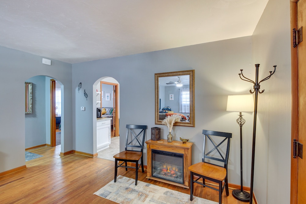 Missouri Escape w/ Furnished Patio, Near Downtown!